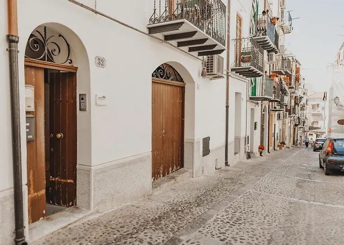 Don Pietro E Donna Concetta * צ'פאלו